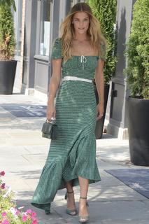 Nina Agdal feet photo thumbnail