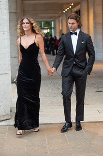 Nina Agdal feet photo thumbnail