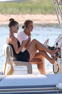 Nina Agdal feet photo thumbnail