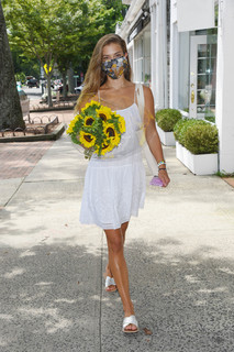 Nina Agdal feet photo thumbnail