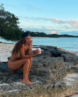 Nina Agdal feet photo thumbnail