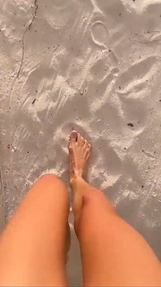 Nina Agdal feet photo thumbnail
