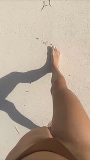 Nina Agdal feet photo thumbnail