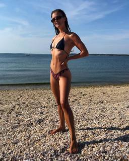 Nina Agdal feet photo thumbnail