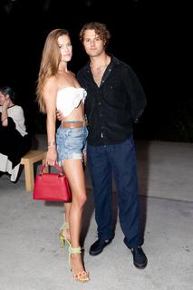 Nina Agdal feet photo thumbnail