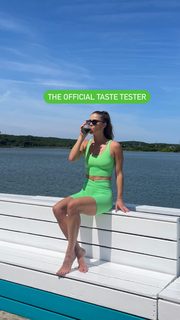 Nina Agdal feet photo thumbnail