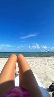 Nina Agdal feet photo thumbnail