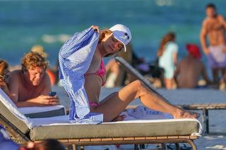 Nina Agdal feet photo thumbnail