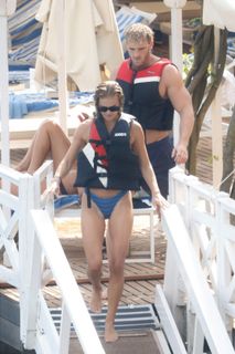 Nina Agdal feet photo thumbnail