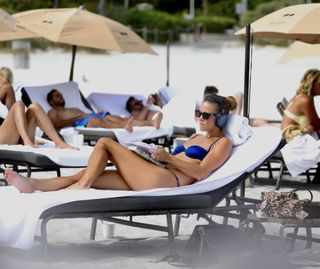 Nina Agdal feet photo thumbnail