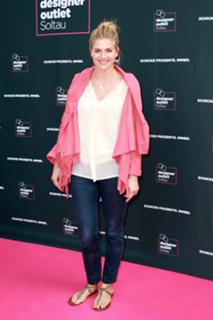 Nina Bott feet photo thumbnail