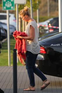 Nina Bott feet photo thumbnail