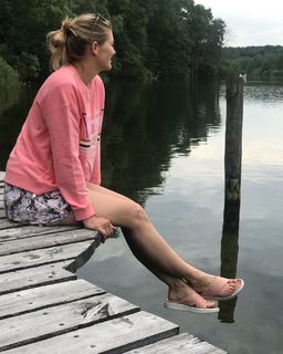 Nina Bott feet photo thumbnail