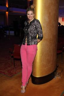 Nina Bott feet photo thumbnail