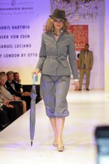 Nina Bott feet photo thumbnail