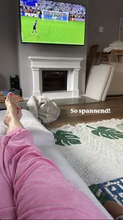 Nina Bott feet photo 9
