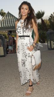 Nina Dobrev feet photo thumbnail