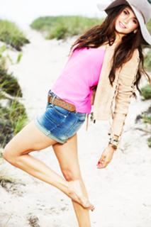 Nina Dobrev feet photo thumbnail