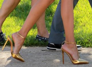 Nina Dobrev feet photo thumbnail