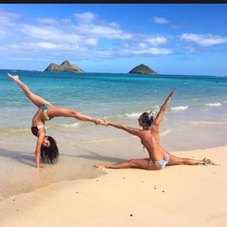 Nina Dobrev feet photo thumbnail