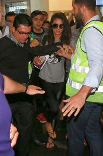 Nina Dobrev feet photo thumbnail