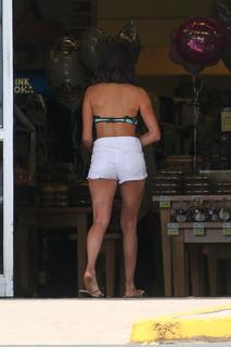 Nina Dobrev feet photo thumbnail