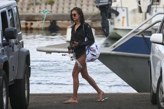 Nina Dobrev feet photo thumbnail