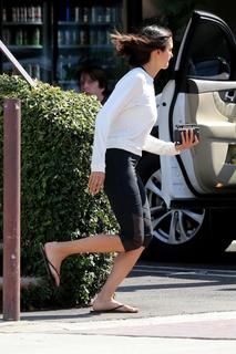 Nina Dobrev feet photo thumbnail