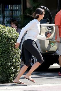 Nina Dobrev feet photo thumbnail