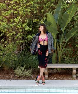 Nina Dobrev feet photo thumbnail