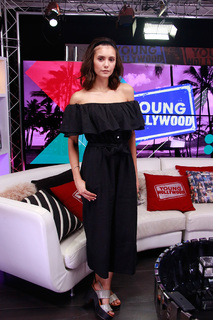 Nina Dobrev feet photo thumbnail