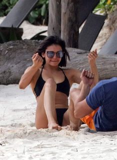 Nina Dobrev feet photo thumbnail