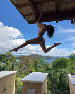 Nina Dobrev feet photo thumbnail