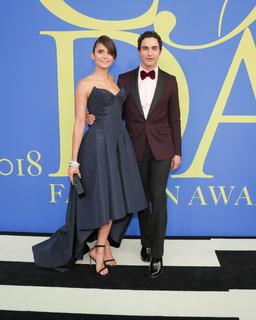 Nina Dobrev feet photo thumbnail