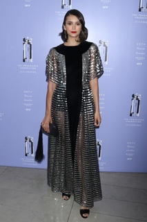 Nina Dobrev feet photo thumbnail