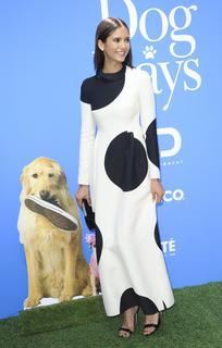 Nina Dobrev feet photo thumbnail