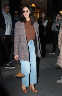 Nina Dobrev feet photo thumbnail