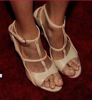 Nina Dobrev feet photo thumbnail