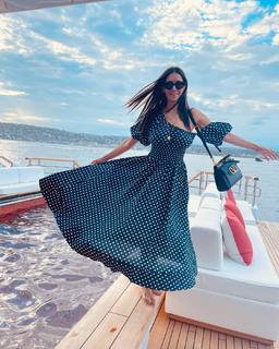 Nina Dobrev feet photo thumbnail