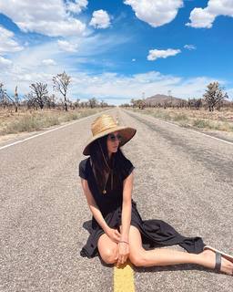 Nina Dobrev feet photo thumbnail