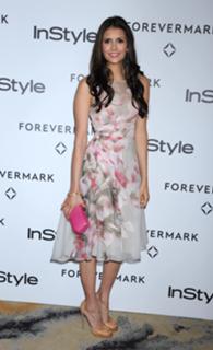 Nina Dobrev feet photo thumbnail