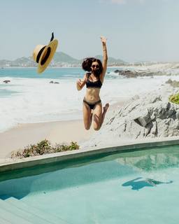 Nina Dobrev feet photo thumbnail