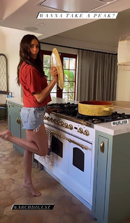 Nina Dobrev feet photo thumbnail