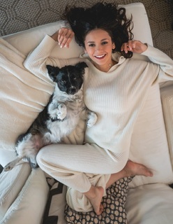 Nina Dobrev feet photo thumbnail