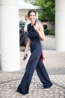 Nina Dobrev feet photo thumbnail