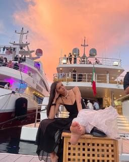 Nina Dobrev feet photo thumbnail