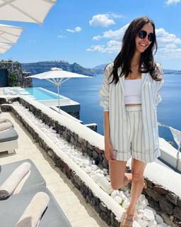 Nina Dobrev feet photo thumbnail