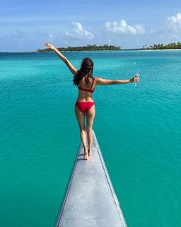 Nina Dobrev feet photo thumbnail