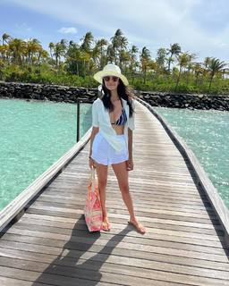 Nina Dobrev feet photo thumbnail