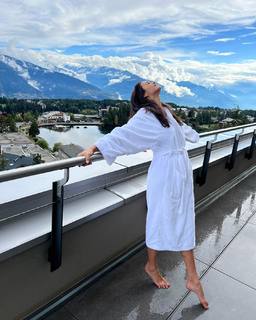Nina Dobrev feet photo thumbnail